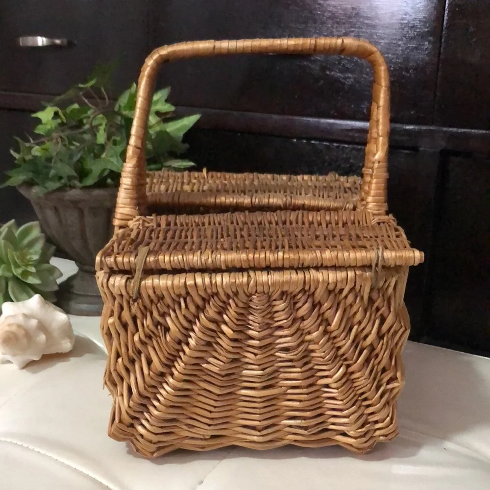 Vintage Wicker “Picnic Basket” Style Purse/Tote-9x7x5